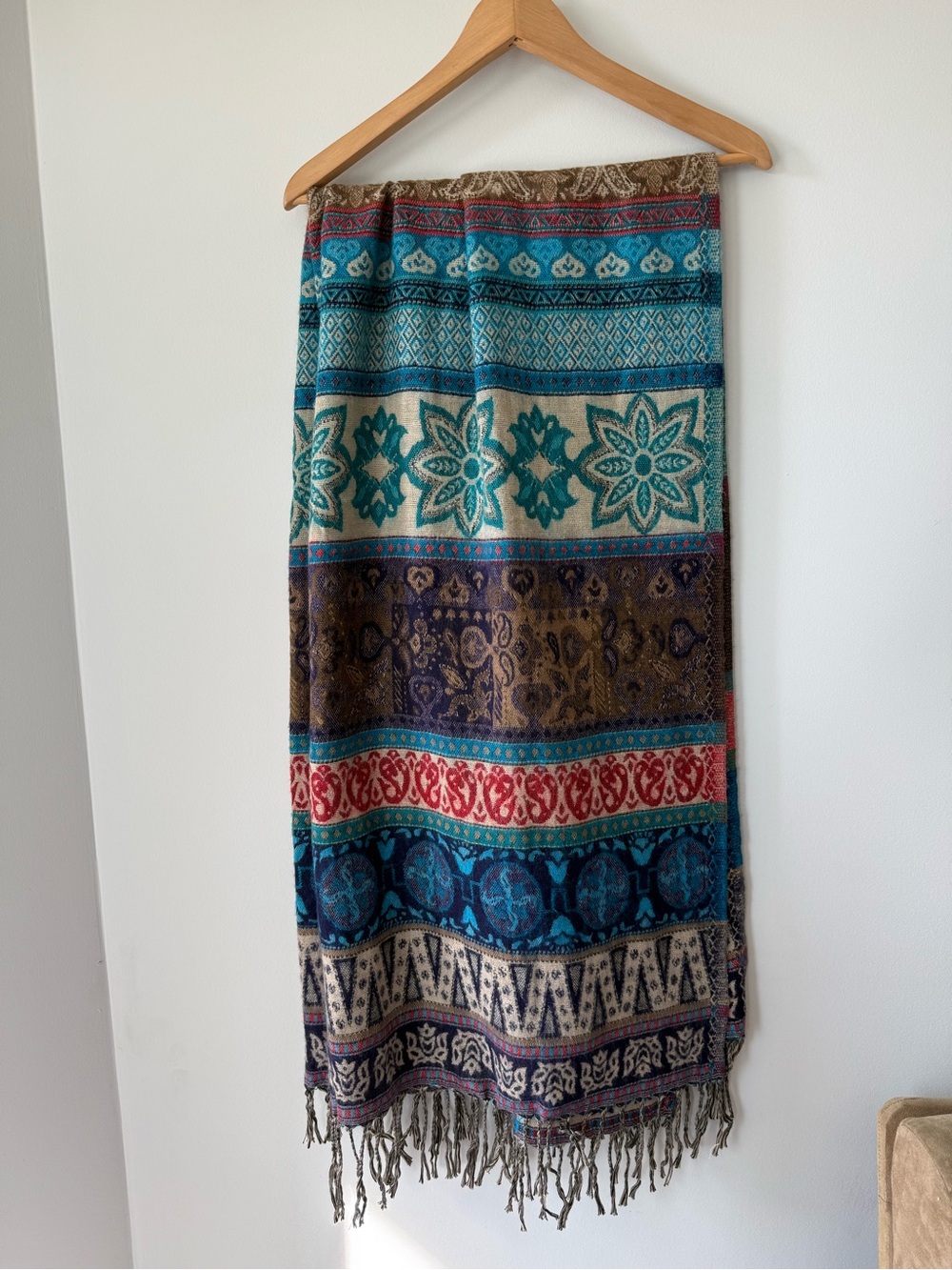 Multicolor Patterned scarf - Picture 2 of 5